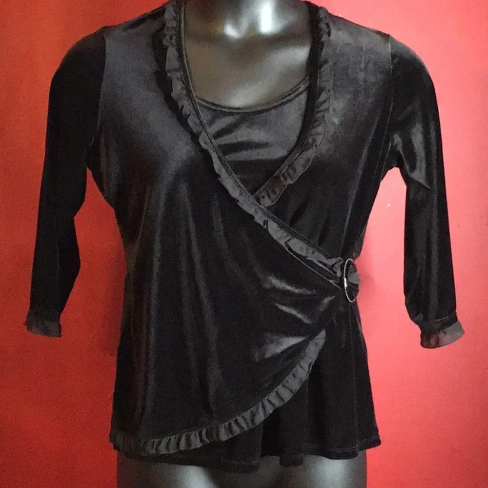 BLACK VELVET TOP SIZE M